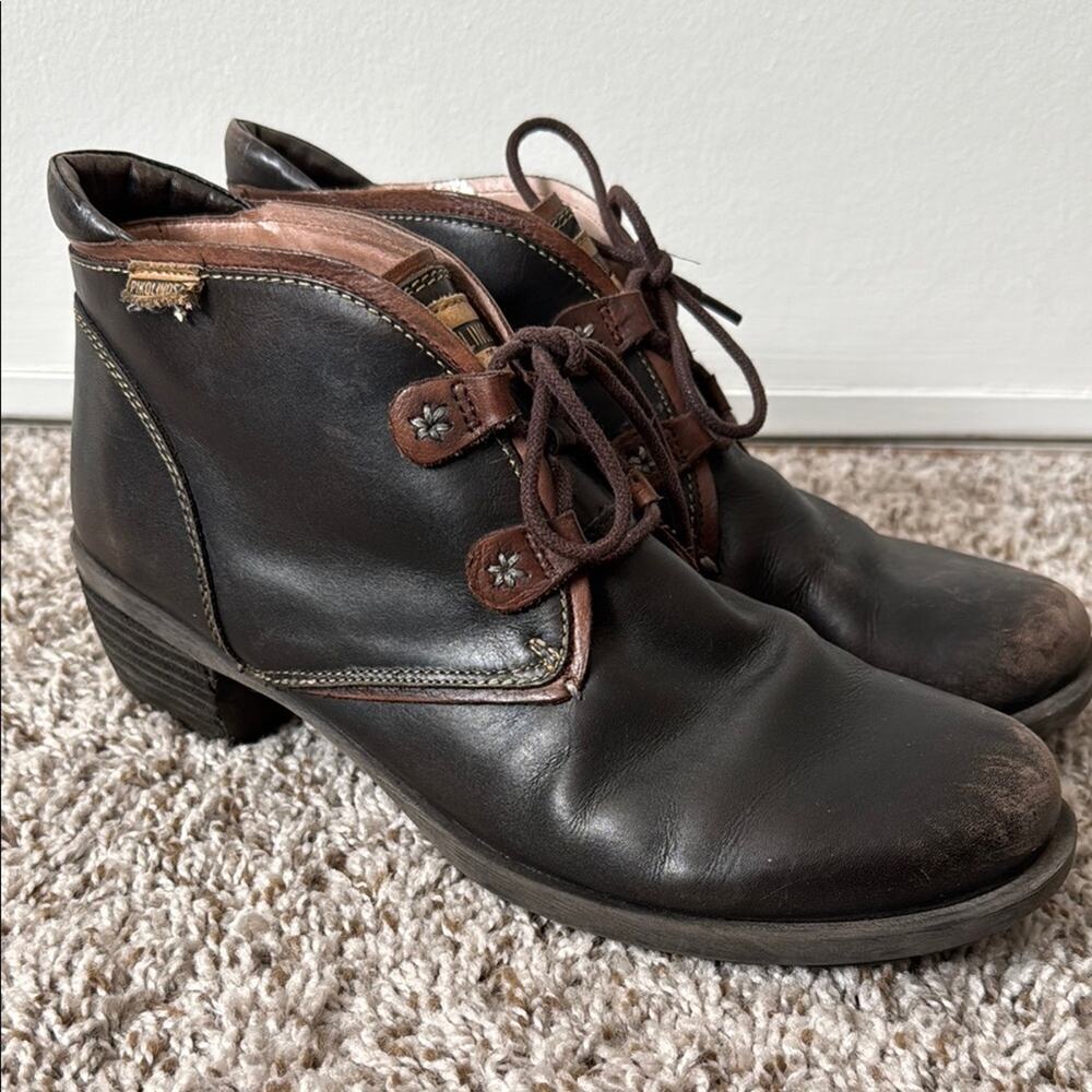 Pikolinos 41 / 10.5 Black Le Mans Leather Ankle Boots with Brown Accents